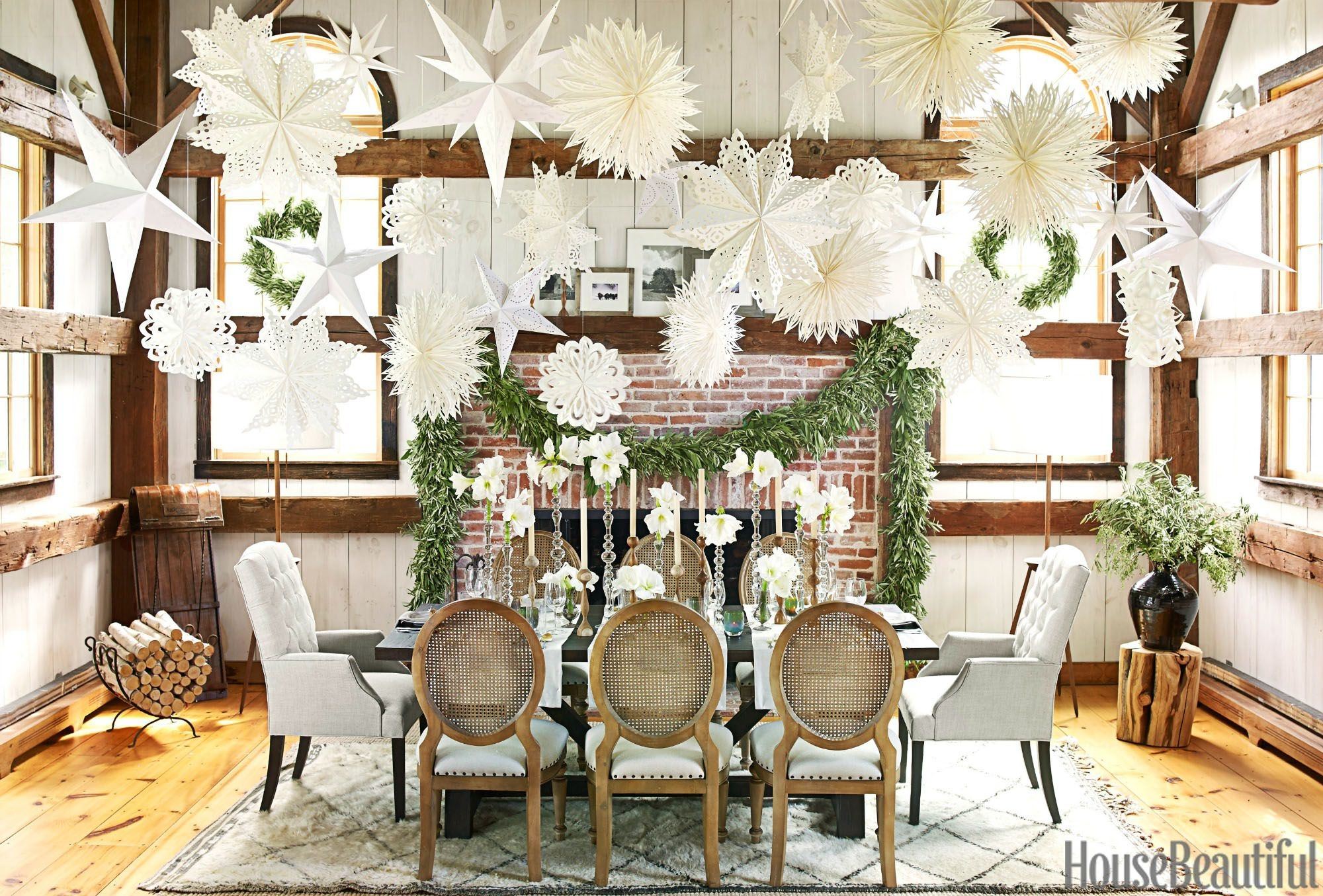 The Best Christmas Decorating Ideas for Your Dining Room Decor | www