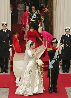 COPENHAGEN, DENMARK: Mary Elisabeth Donaldson and Crown Prince Frederik of  Denmark wave while bridesmaides from right to left, Amber Petty, Jane  Stephens