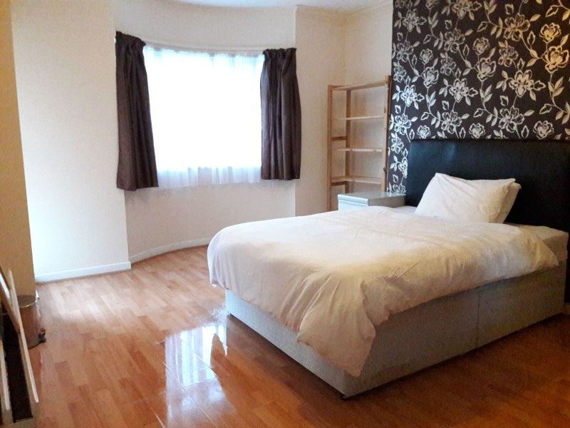 Room' In East London