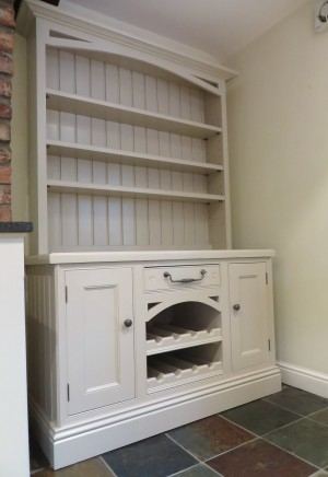 This chalk painted dresser is such a gorgeous transformation from the old pine stain
