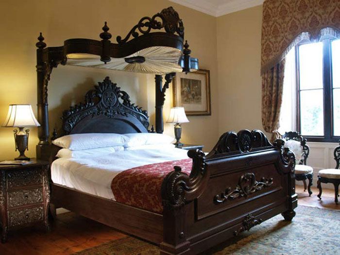 13 Mysterious Gothic Bedroom Interior Design Ideas