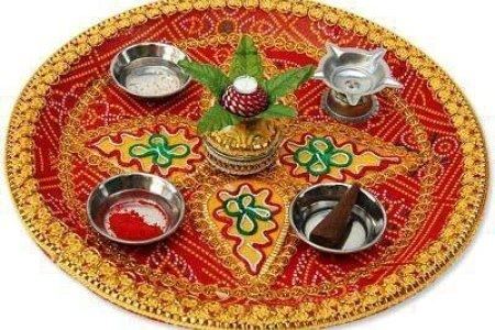Arti Thali Decoration, Diwali Decorations, Festival Decorations, Cd Crafts, Hobbies And Crafts, Flower Rangoli, Wedding Plates, Quilling Craft,