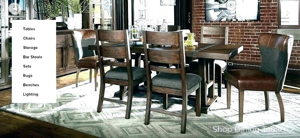 Image of item Realyn White Oval Extendable Dining Room Set