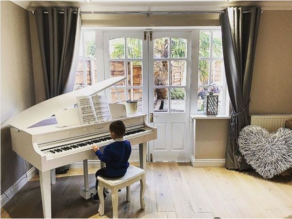 1920's Cinema Restoration: An disused 1920's cinema house in Kinsington,  England was restored by the ap Harri family and documented on channel 4's  Grand