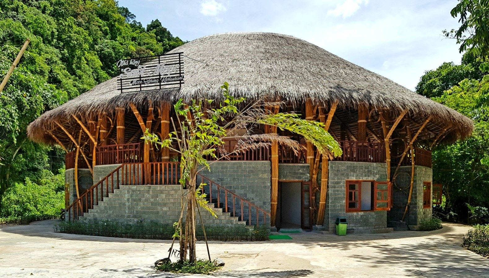 Blending the natural environment and modern construction, in 2012, Ngoc Luong Le Architects created the gentle house, a home on Hanoi's outskirts that