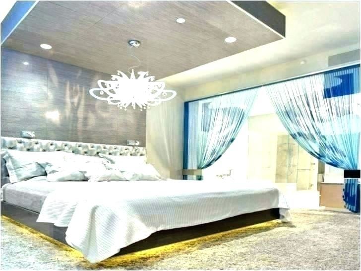 A bedroom setting with side table lamps