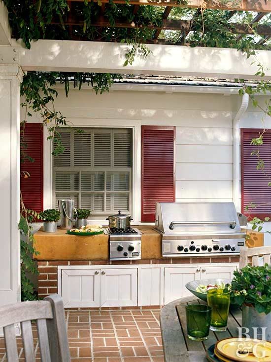 These outdoor  kitchen