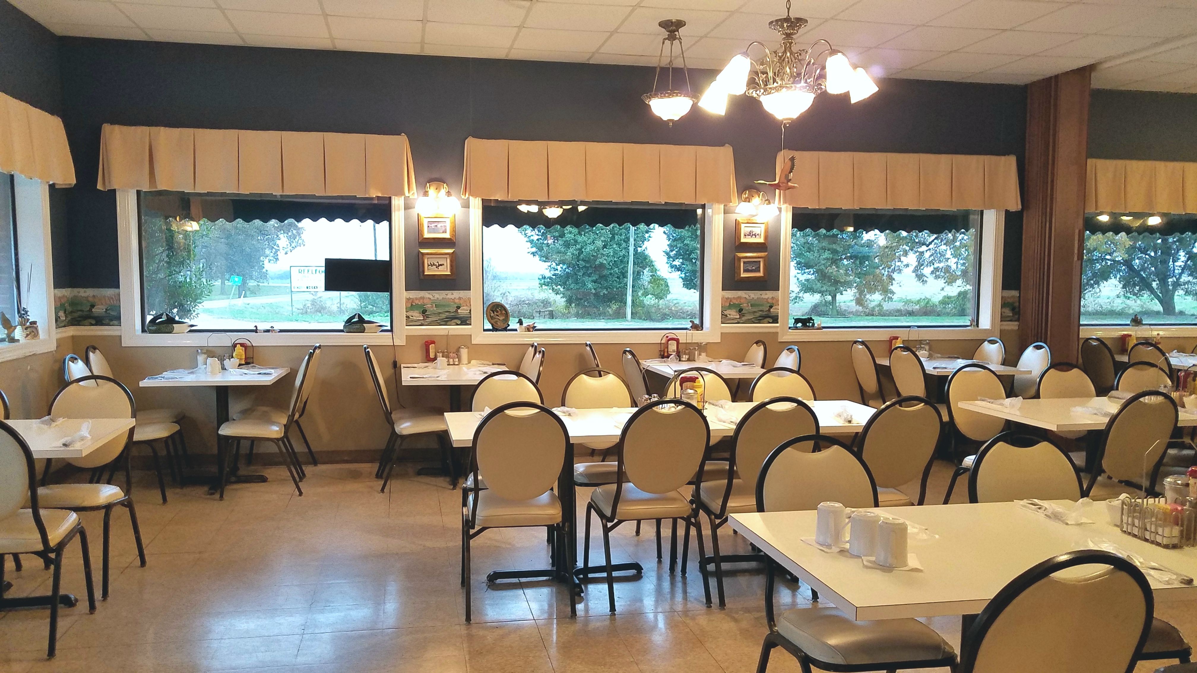 Lakeview Dining Room, on the shores of amazing Reelfoot Lake, is a well  established and successful restaurant business