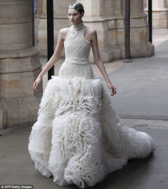 EXCLUSIVE: Kate Middleton's wedding dress